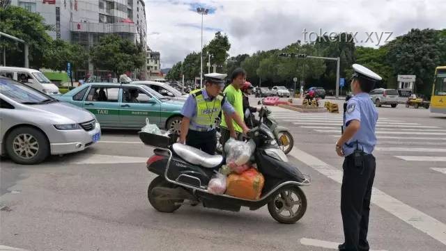 2025年电动车夜查行动新趋势：严管重罚下的规范出行时代